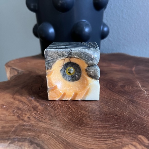 ✨SOLD✨ Unique Alabaster Owl Paperweight - Picture 3 of 5
